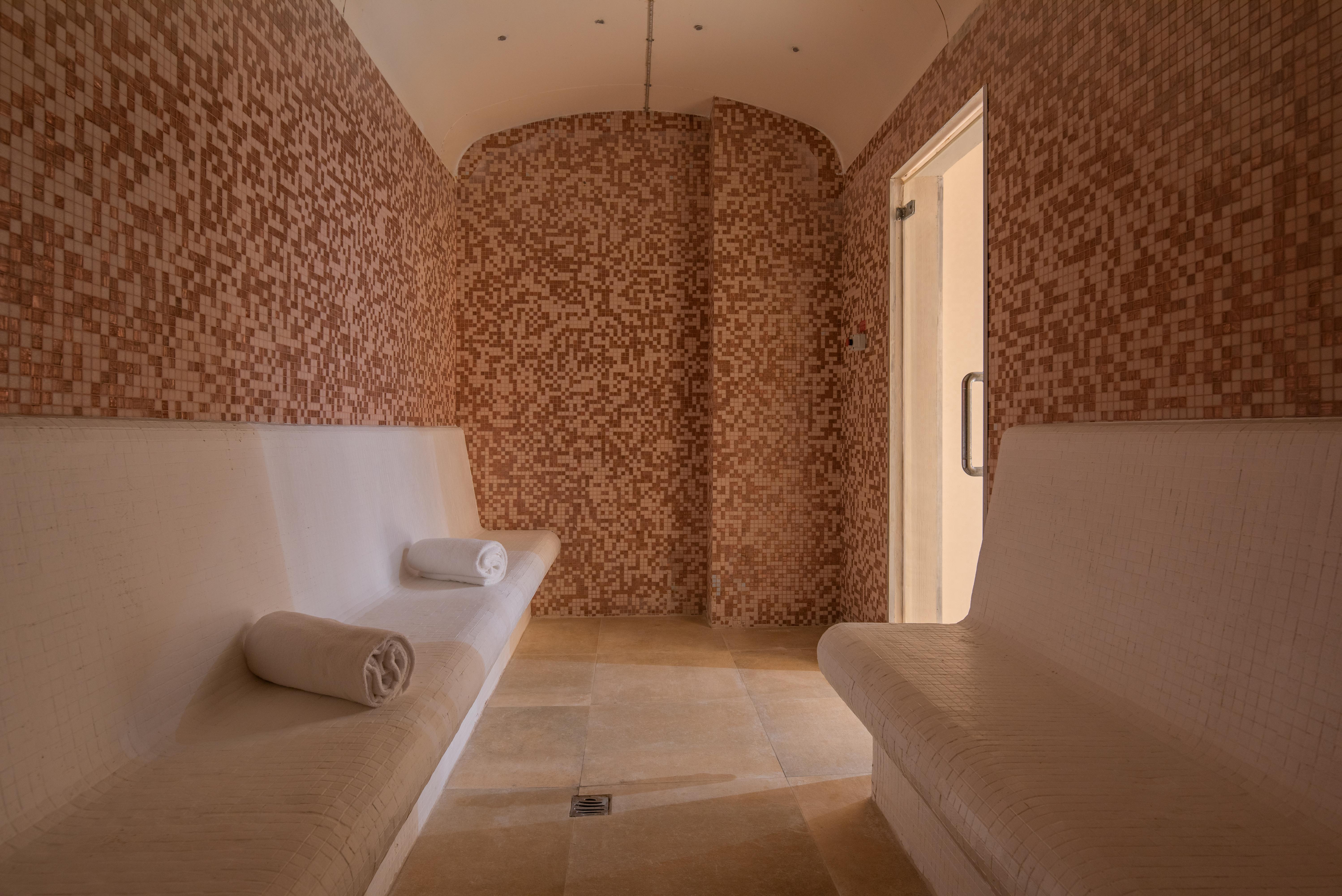 Doubletree By Hilton La Torre Golf Resort Roldan Exterior photo A hammam in a spa