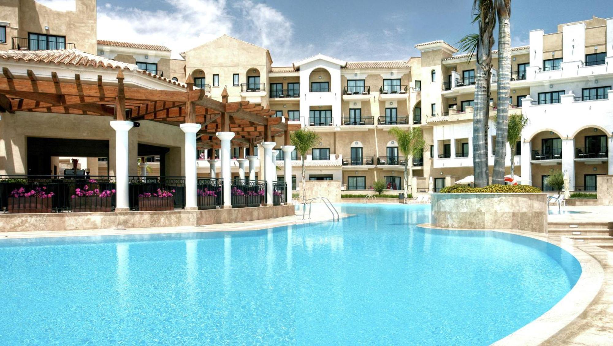 Doubletree By Hilton La Torre Golf Resort Roldan Exterior photo The swimming pool at the hotel